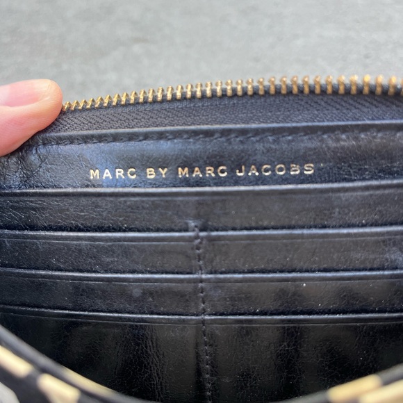 Marc by Marc Jacobs soft leather zippy motorcycle wallet, gold hardware - Picture 7 of 8